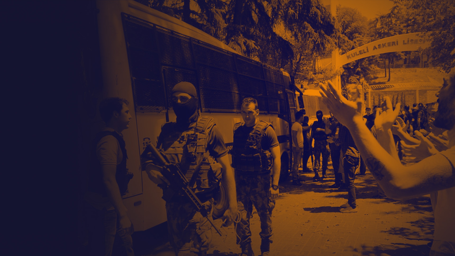 Çengelköy'deki Kuleli Askeri Lisesi'ne polisler tarafından operasyon düzenlendi